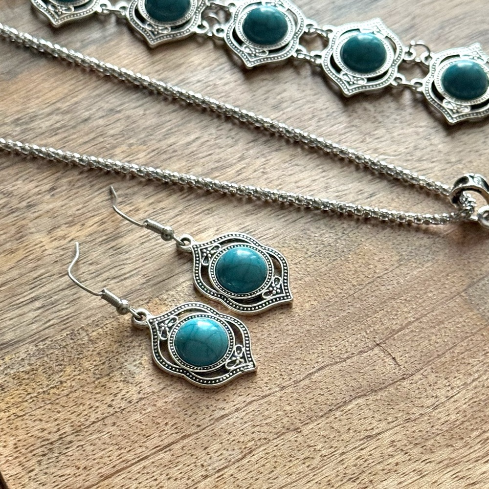 Vintage Inspired Bohemian 3-Piece Faux Turquoise Set Necklace Earrings Bracelet - Picture 4 of 13